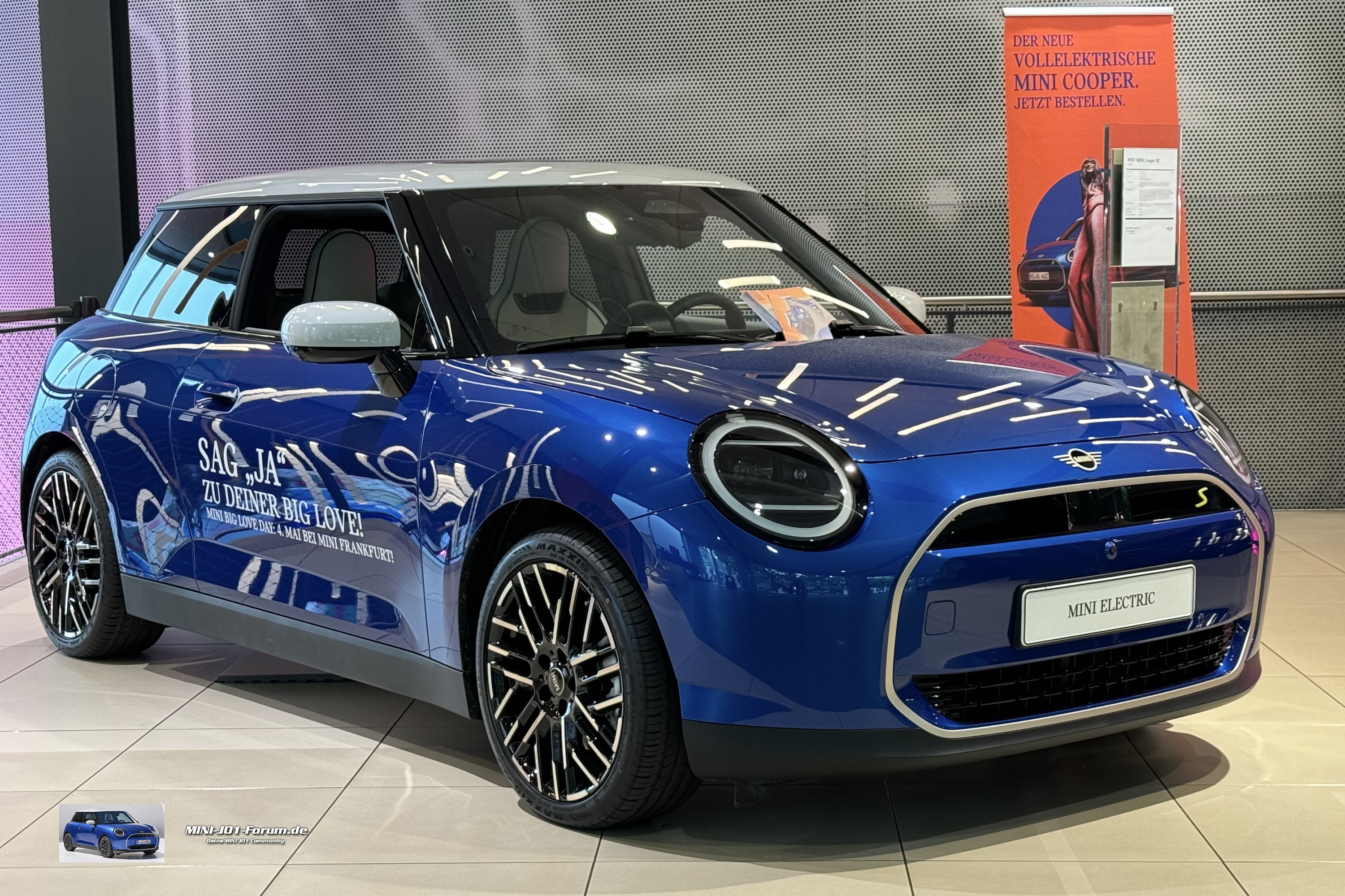 MINI Cooper J01 Electric Blazing Blue Forum